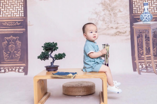 渑池宝宝眼睛肿是什么原因